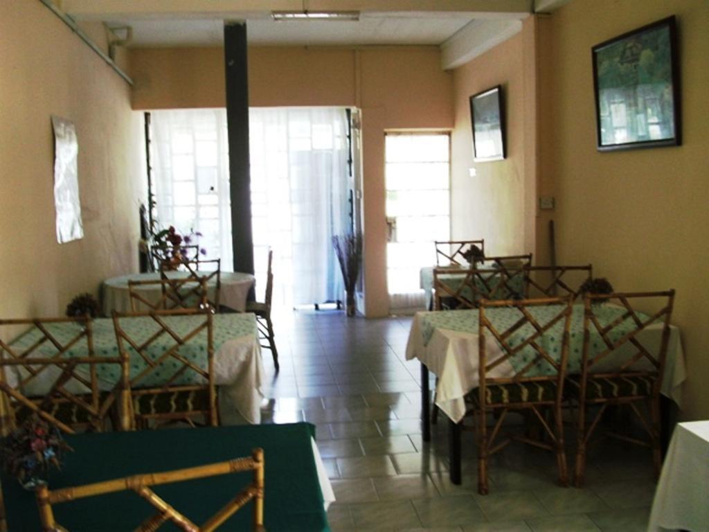 Auberge Le Saladier Mahebourg Bagian luar foto
