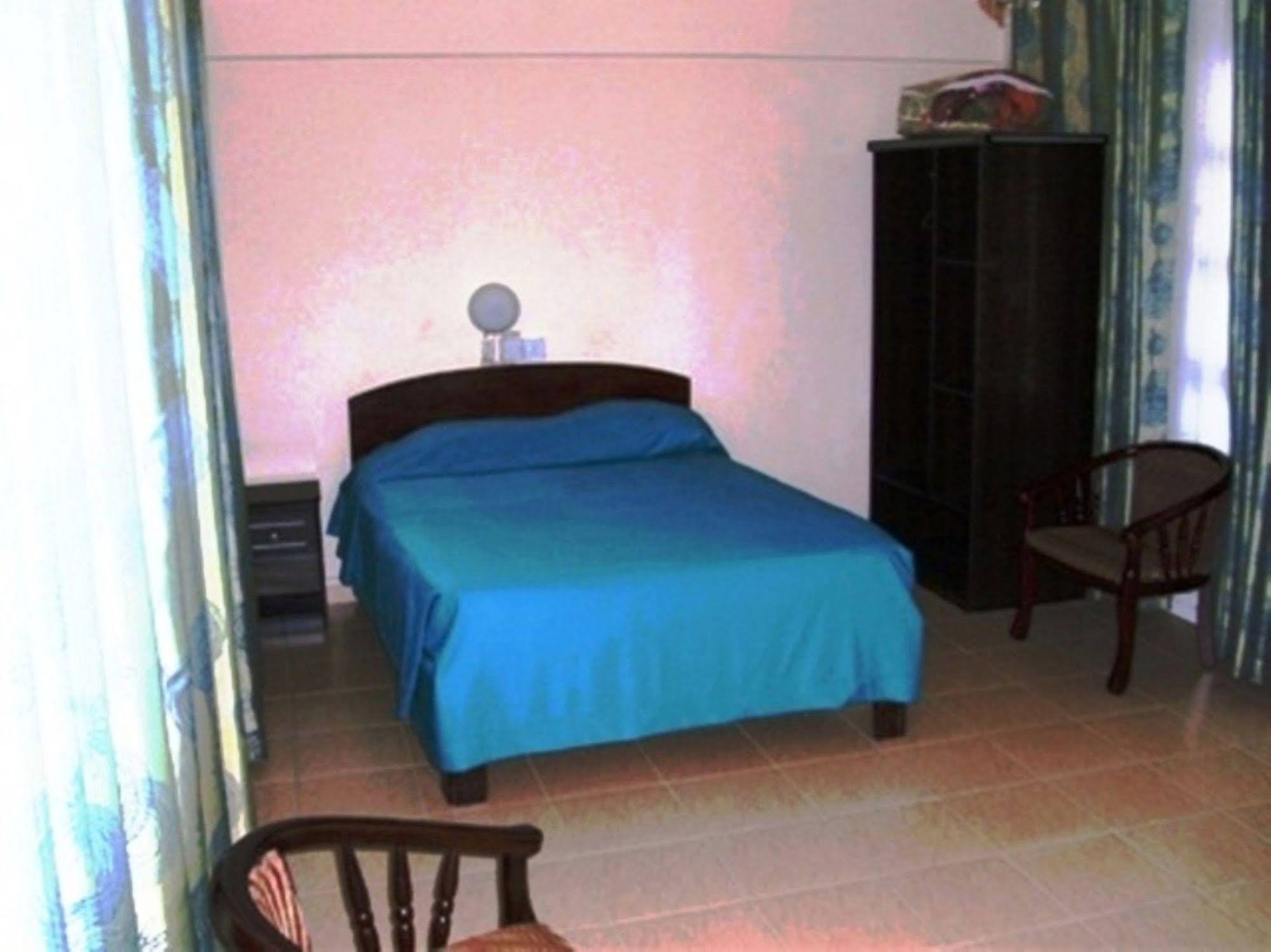 Auberge Le Saladier Mahebourg Bagian luar foto