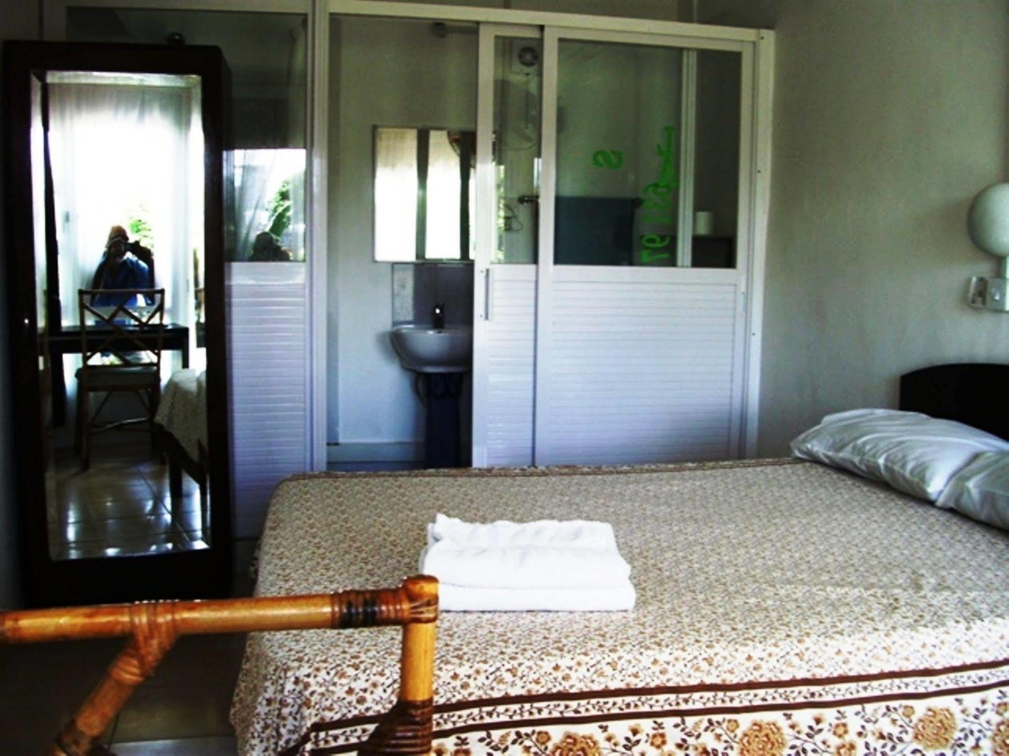 Auberge Le Saladier Mahebourg Bagian luar foto