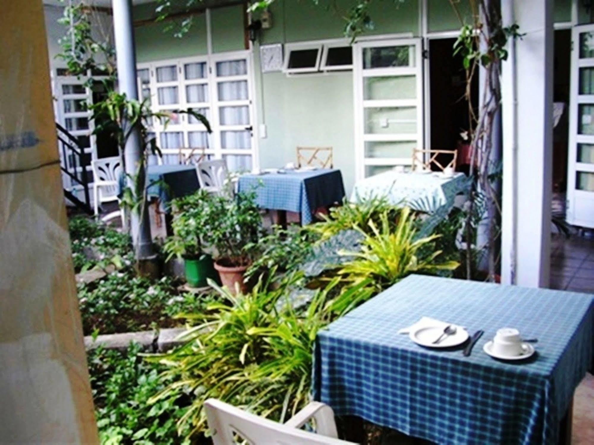Auberge Le Saladier Mahebourg Bagian luar foto